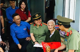 Tuổi trẻ Công an TP Hồ Chí Minh tri ân các Mẹ Việt Nam Anh hùng