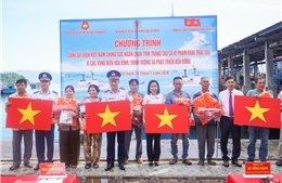 Cảnh sát biển đồng hành cùng ngư dân Khánh Hòa vươn khơi, bám biển
