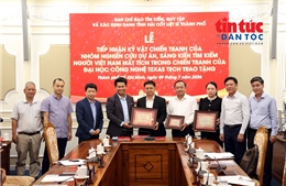 Tiếp nhận hồ sơ chôn cất 21 liệt sĩ và nhiều tư liệu chiến tranh từ Hoa Kỳ