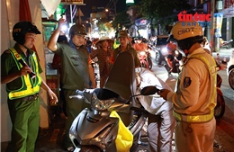 CSGT TP Hồ Chí Minh tăng cường kiểm tra nồng độ cồn đêm 19/8