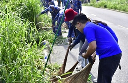 Hơn 100 đoàn viên, thanh niên chung tay xây dựng 'Cung đường quân - dân'