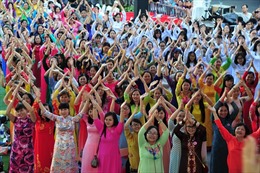 TP Hồ Chí Minh khuyến khích phụ nữ mặc áo dài trong suốt tháng 3