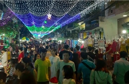  Xóm đạo, nhà thờ tại TP Hồ Chí Minh đông nghẹt người đi chơi Giáng sinh 
