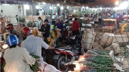 Nhộn nhịp mua sắm hoa tươi trong ngày giáp Tết tại TP Hồ Chí Minh