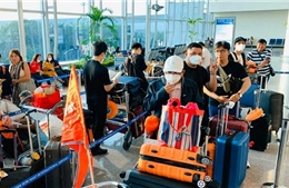 TP Hồ Chí Minh: Khẩu trang, nước sát khuẩn ‘hút hàng’ vì dịch bệnh do virus Corona