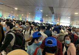 Sân bay Tân Sơn Nhất mở tất cả các cửa soi chiếu hành lý để giải tỏa ùn tắc 