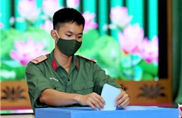 Các chiến sỹ áo xanh hoàn thành nhiệm vụ bỏ phiếu tại TP Hồ Chí Minh
