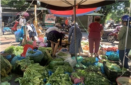 TP Hồ Chí Minh tạm dừng quầy hàng hóa không thiết yếu tại chợ truyền thống 