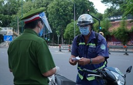 TP Hồ Chí Minh yêu cầu cán bộ, công chức đeo thẻ đi/về từ nhà đến cơ quan