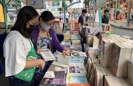 Mang sách hay đến các khu phong tỏa, cách ly tại TP Hồ Chí Minh
