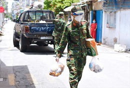 TP Hồ Chí Minh: Bộ đội chỉ hỗ trợ giao hàng, không phải là lực lượng &#39;đi chợ hộ&#39;