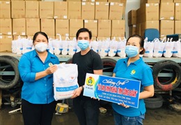 TP Hồ Chí Minh: Hàng ngàn túi an sinh tiếp tục được trao cho người dân