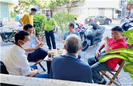 TP Hồ Chí Minh: Hàng quán tấp nập trong ngày đầu mở cửa phục vụ tại chỗ 
