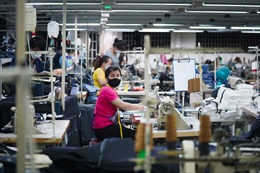 Thành phố Hồ Chí Minh: Kiến tạo môi trường làm việc tốt hơn cho nữ công nhân ngành may mặc