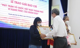 Phóng viên báo Tin tức được trao hai giải báo chí ‘Mặt trận Tổ quốc Việt Nam Thành phố vì hạnh phúc của nhân dân’