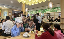TP Hồ Chí Minh: Quán cơm chay, đồ chay đông khách trong ngày Rằm tháng Giêng