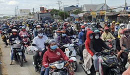 Người dân chật vật trở về TP Hồ Chí Minh, giao thông ùn ứ trong ngày mùng 6 Tết
