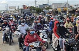 Người dân ùn ùn rời TP Hồ Chí Minh, bắt đầu kỳ nghỉ lễ Giỗ Tổ Hùng Vương