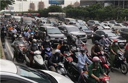 Các cửa ngõ TP Hồ Chí Minh ùn tắc giao thông do người dân về quê nghỉ lễ