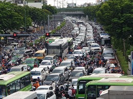 Giao thông ùn tắc nghiêm trọng trên tuyến cửa ngõ sân bay Tân Sơn Nhất