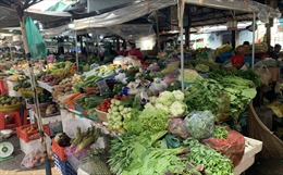 TP Hồ Chí Minh: Siêu thị, chợ truyền thống cùng khuyến mãi để kéo sức mua