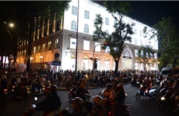 TP Hồ Chí Minh: Người dân nhộn nhịp ra đường chào đón Giáng sinh