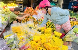 TP Hồ Chí Minh: Chợ truyền thống nhộn nhịp ngày 30 Tết