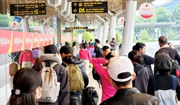  Sân bay Tân Sơn Nhất đông nghẹt người dân về quê đón Tết