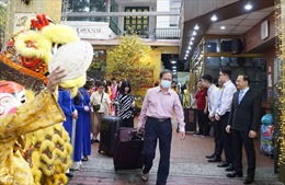 TP Hồ Chí Minh: Hàng ngàn du khách xuất hành du Xuân trong ngày Mùng 1 Tết