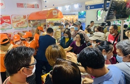 Đông đảo người dân tham gia lễ hội bánh mì tại TP Hồ Chí Minh