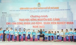 Trao 440 suất học bổng Nguyễn Đức Cảnh cho con công nhân có hoàn cảnh khó khăn