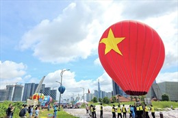 TP Hồ Chí Minh: Thả khinh khí cầu phục vụ người dân vui chơi dịp lễ Quốc khánh