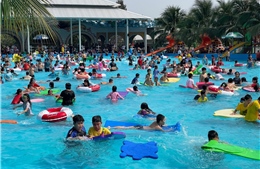 TP Hồ Chí Minh: Các điểm vui chơi đông đúc trong ngày đầu kỳ nghỉ Tết Dương lịch 