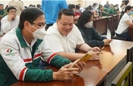 TP Hồ Chí Minh: Công nhân hào hứng trải nghiệm sắm Tết qua phiên chợ online