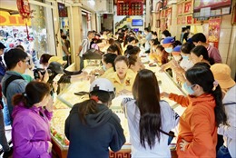 TP Hồ Chí Minh: Cửa hàng vàng đông khách trong ngày vía Thần Tài