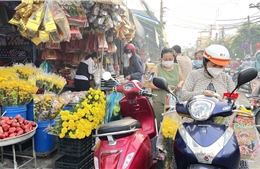 TP Hồ Chí Minh: Nhộn nhịp thị trường đồ cúng ông Công ông Táo