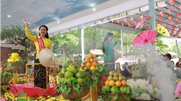 Lễ hội trái cây Nam bộ thu hút đông đảo người dân đến tham quan và mua sắm