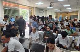 TP Hồ Chí Minh: Người dân xếp hàng chờ làm căn cước theo quy định mới