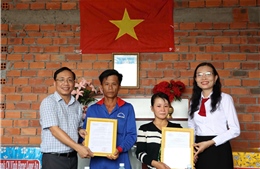 &#39;Đồng hành cùng vùng khó&#39; của báo Tin tức và Dân tộc đến với người dân Long An