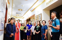 Tour du lịch lễ 2/9: Việt kiều nhộn nhịp về nước, &#39;concert quốc gia&#39; cháy vé