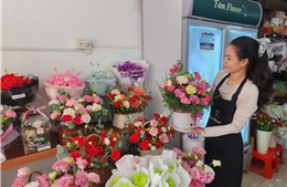 Nhộn nhịp thị trường hoa và quà tặng ngày Phụ nữ Việt Nam 20/10 