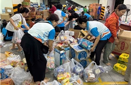 TP Hồ Chí Minh: Dừng tiếp nhận quần áo cứu trợ, chuyển trọng tâm sang tái thiết sau lũ