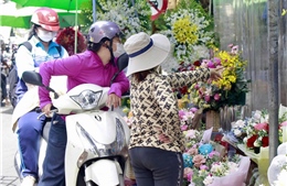 Thị trường hoa tươi ngày 20/11: Giá tăng cao, đặt hàng online chiếm đa số