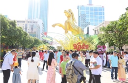 TP Hồ Chí Minh: Cổng chào và cổng kết Đường hoa Tết Bính Ngọ sẽ được lưu giữ thêm 1 tháng