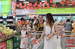 TP Hồ Chí Minh: Siêu thị đông khách ngày 28 Tết, sức mua tăng vọt