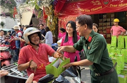 Trao 200 phần quà Tết cho người khuyết tật tại TP Hồ Chí Minh