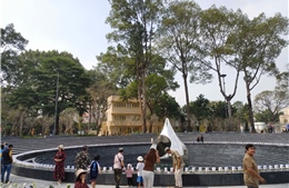 Công viên tưởng niệm nạn nhân COVID-19 hút khách ngày cận Tết