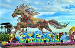 Ngựa mây tre đan - biểu tượng du Xuân Bính Ngọ tại TP Hồ Chí Minh