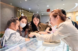 Giá vàng đồng loạt tăng nhẹ, nhà đầu tư cần giao dịch thận trọng