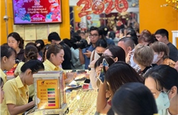 Giá vàng bốc hơi 5 triệu đồng/lượng chỉ sau 2 giờ mở cửa